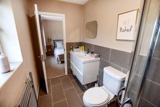 En-suite Showe...
