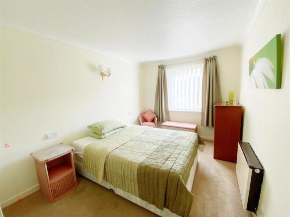 Bedroom 1.jpg