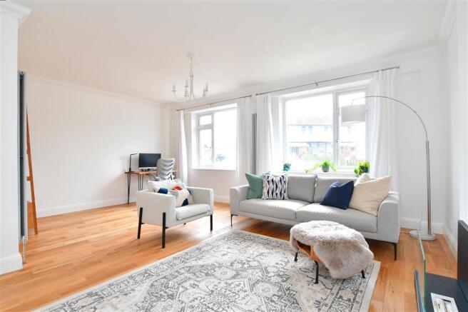 Lounge/ Dining Room