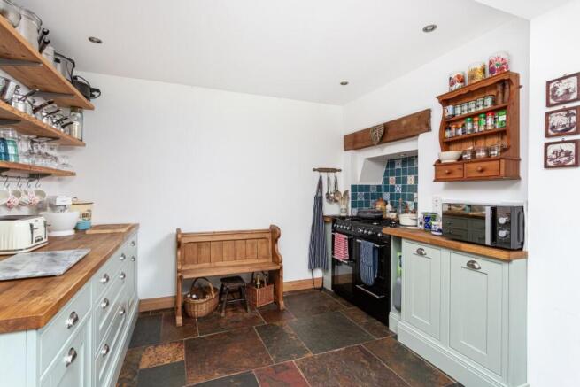 4 bed Detached for sale Image 10