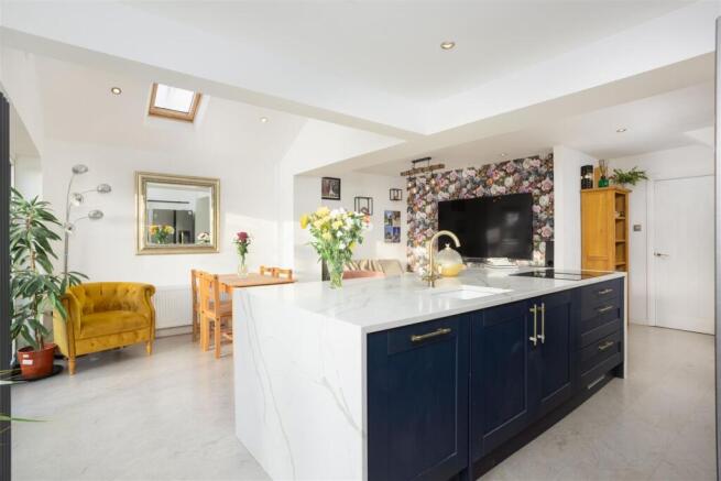 3 bed Detached for sale Image 6