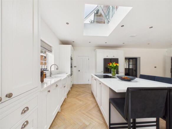 4 bed Detached for sale Image 9