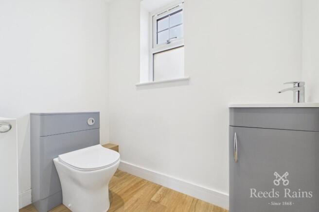 4 bed Detached for sale Image 6