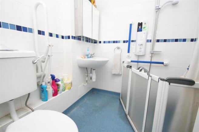SHOWER ROOM