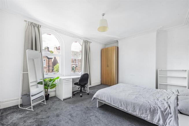 5 bed Terraced to rent Image 9