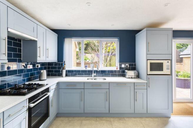 Kitchen / Dini...