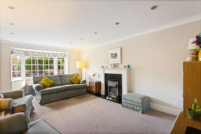 5 bed Detached for sale Image 9
