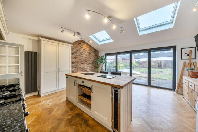 1407907-12-6985f4...