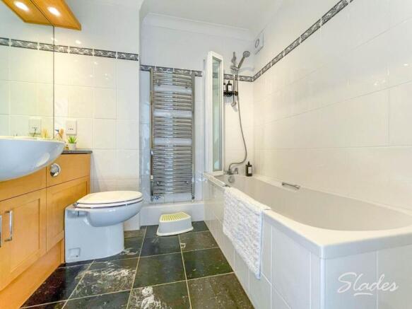 39 SBS BATHROOM 