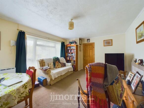 CAM02122G0-PR0131-STILL012.jpg