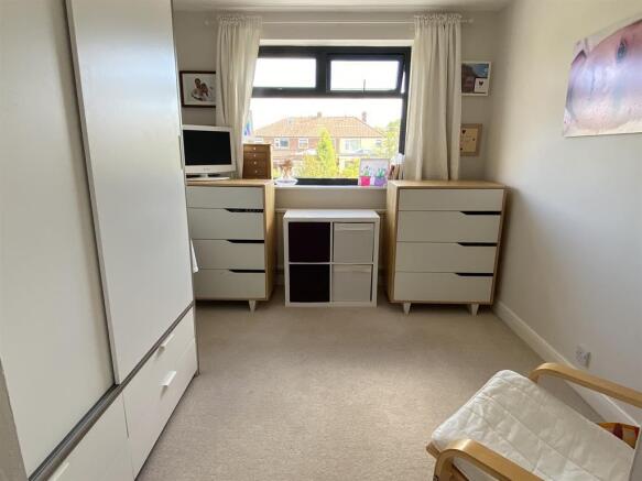 Bed 1 Dressing Area