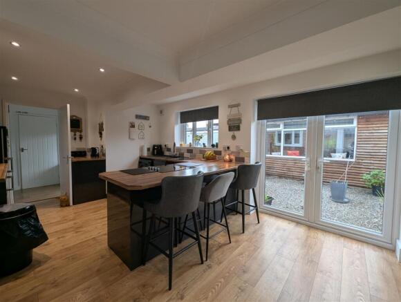 Kitchen/Breakfast Room