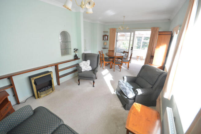 LOUNGE/DINING ROOM