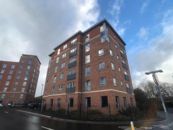 2-bed flat on Stuart Street, Derby, £115,000