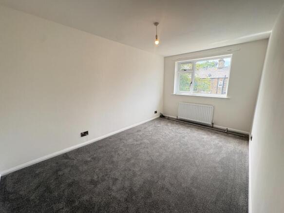 3 bed Terraced to rent Image 7
