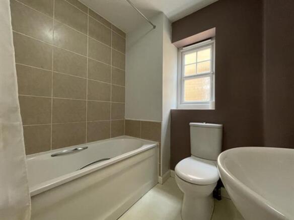 2 bed House to rent Image 6