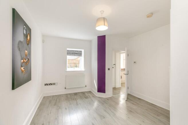 2 bed Terraced to rent Image 6