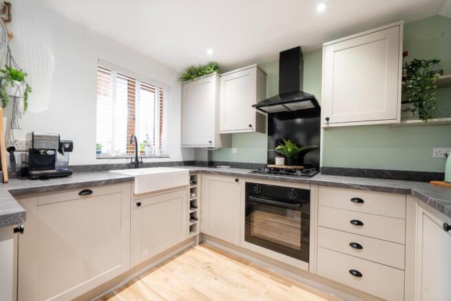 18 KITCHEN.jpg