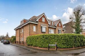Flat 5, 16 Grange Court, Addlestone Park, Addlestone KT15 1RZ