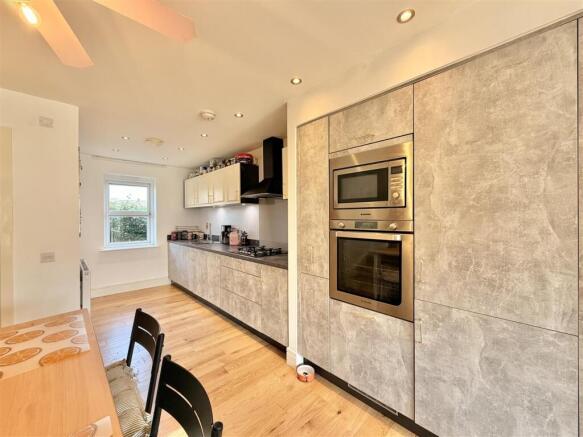 Kitchen/ Lounge