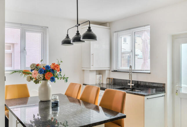 1372311-10-68f8ba...