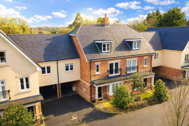 4-bed semi-detached on Morris Close, Wokingham, Berkshire, £600,000