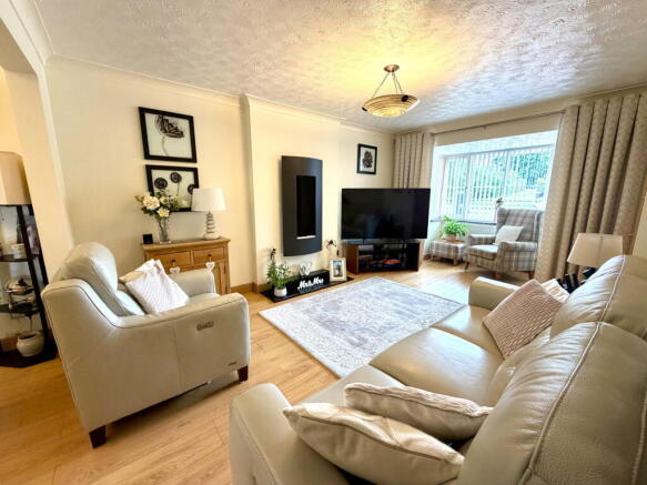 4 bed Detached for sale Image 6