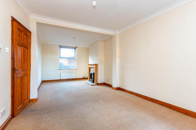 Lounge/Dining Roo...