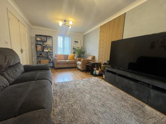 Living room pic 2.jpg