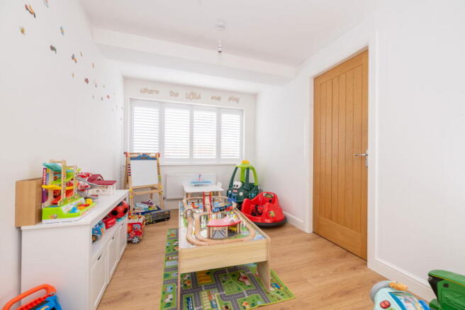 5 bed Detached for sale Image 11