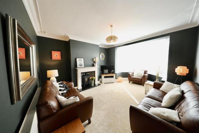 4 bed Semi-Detached for sale Image 4