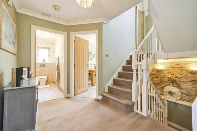 4 bed Detached for sale Image 5