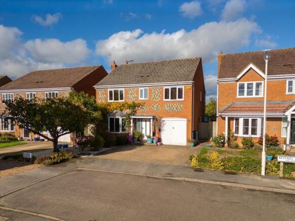 4-bed detached on Kestrel Way, Aylesbury, HP19, £649,500