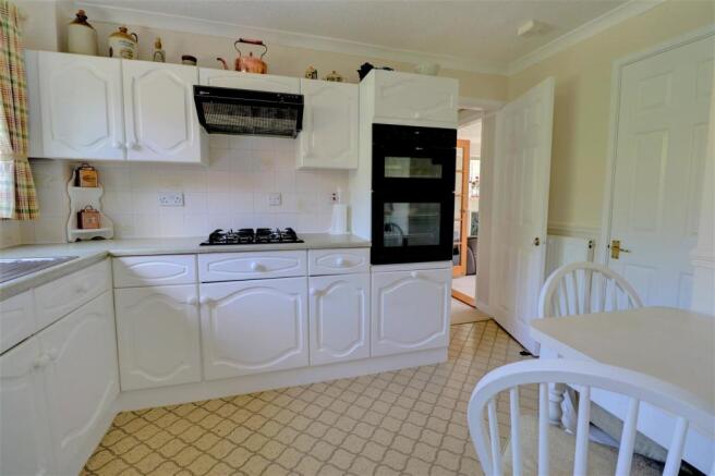 kitchen 2.jpg