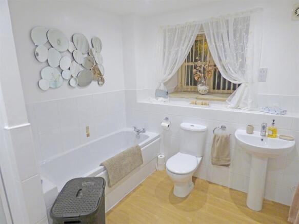 EN SUITE BATHROOM