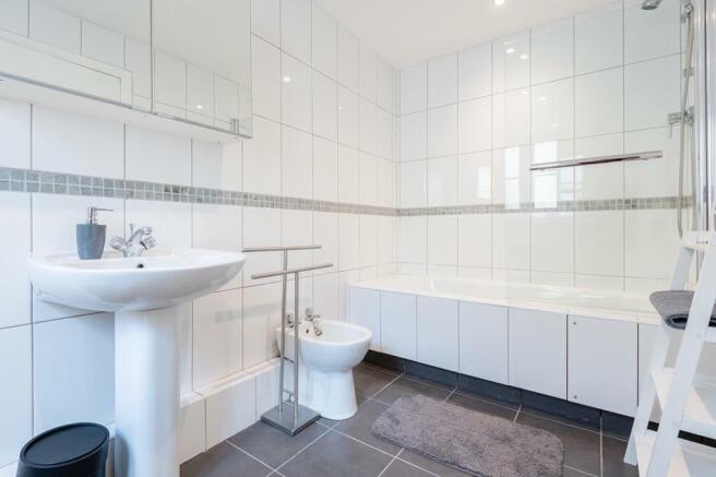 MASTER ENSUITE