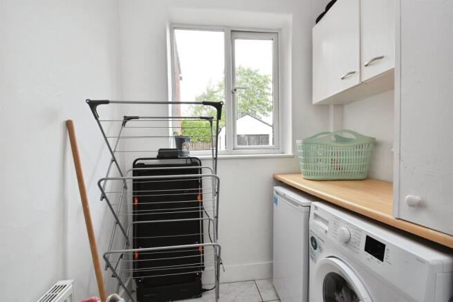 3 bed Semi-Detached for sale Image 8