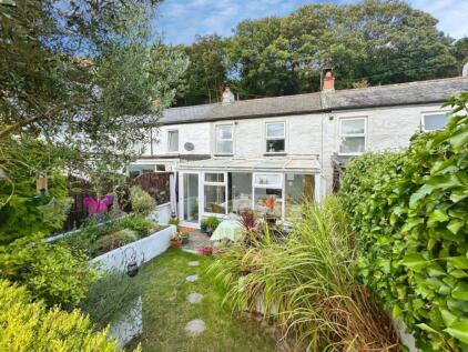 Angarrack, Charming Mid Terrace Cottage