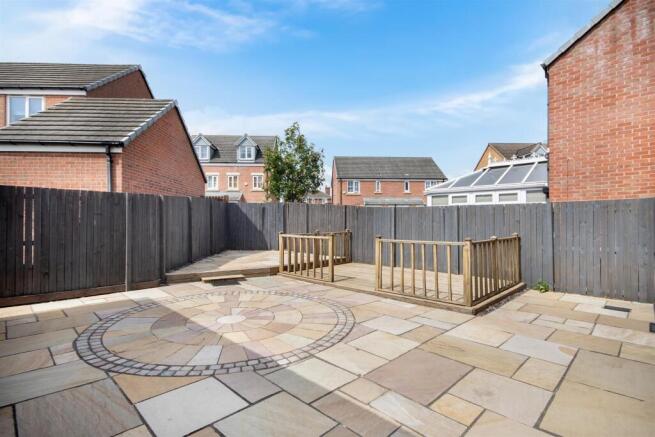 4 bed Detached for sale Image 9