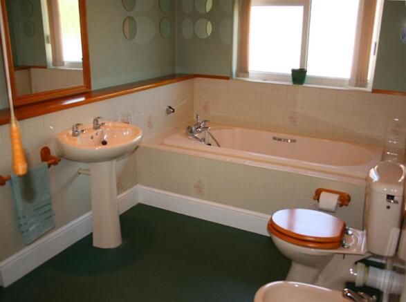 bathroom1.JPG