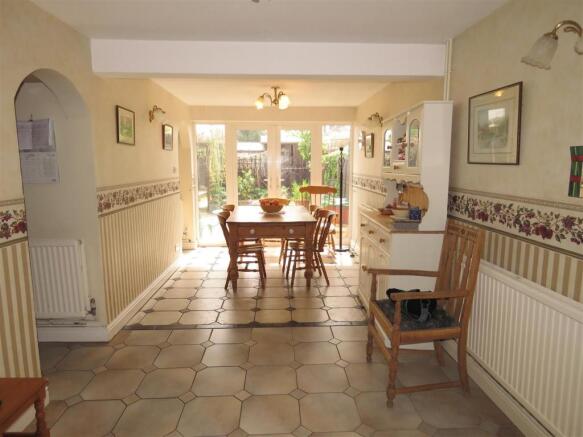 Dining room 2.JPG