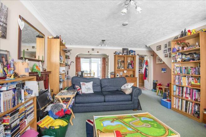 LIVING ROOM / DINING
