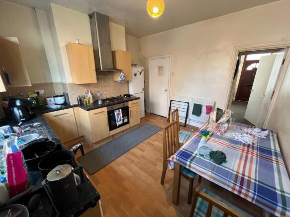 4 bed Terraced to rent Image 4