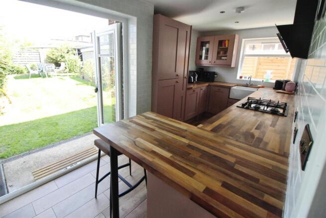 3 bed Semi-Detached for sale Image 11