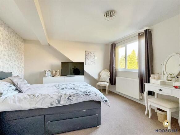 4 bed Detached for sale Image 11