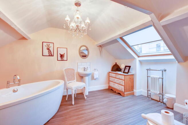4 bed Terraced for sale Image 8