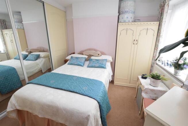 Bedroom 1.JPG