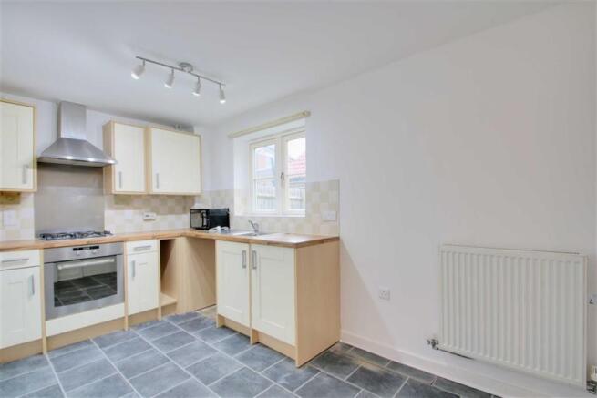 FITTED KITCHEN