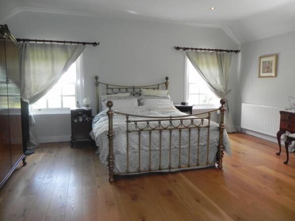 https://s3-eu-west-1.amazonaws.com/propertylab/allanmorris/property-images/standard/3742_Messuage House - Master Bedroom.JPG