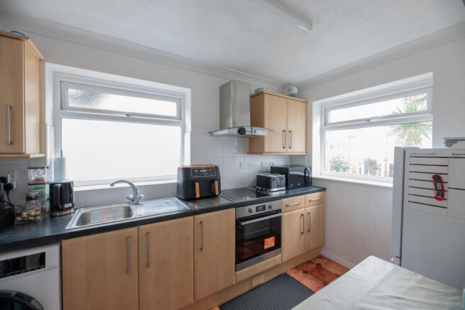 Elm Road, Leigh-on-sea, SS9 1 photo 4